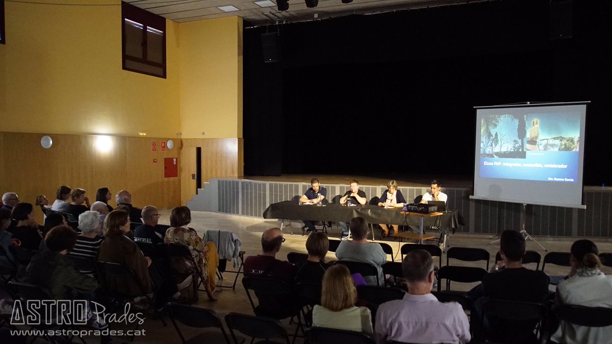 Dimarts 20/8 l’Ajuntament de Prades i Astroprades vam presentar el projecte del Parc Astronòmic Muntanyes de Prades. La protecció dels cels foscos, la rercerca científica, el foment de vocacions entre nenes/noies i l’astroturisme - eixos del projecte #parcastronomicprades