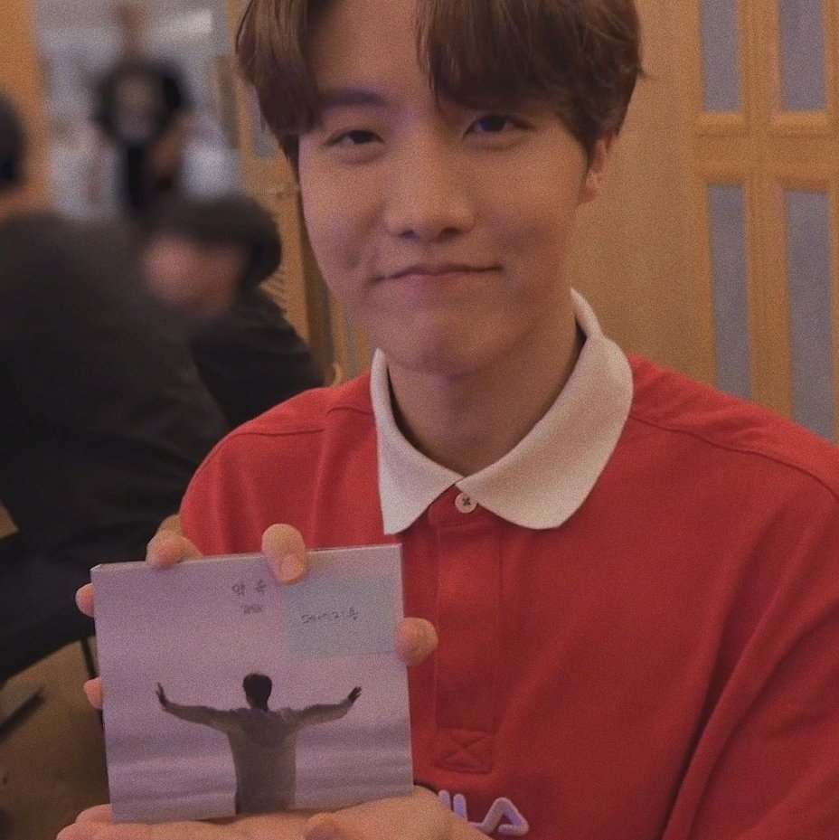 barbiefobia's tweet photo. hoseok wrote “thanks to jimin, thank you for a wonderful song. promise me you will be healthy and happy always. love, j-hope” in the album he made for jimin next to a “2012515 - Forever” captioned polaroid. i’ve never been so devastated before https://t.co/1MIKXjJ5kO