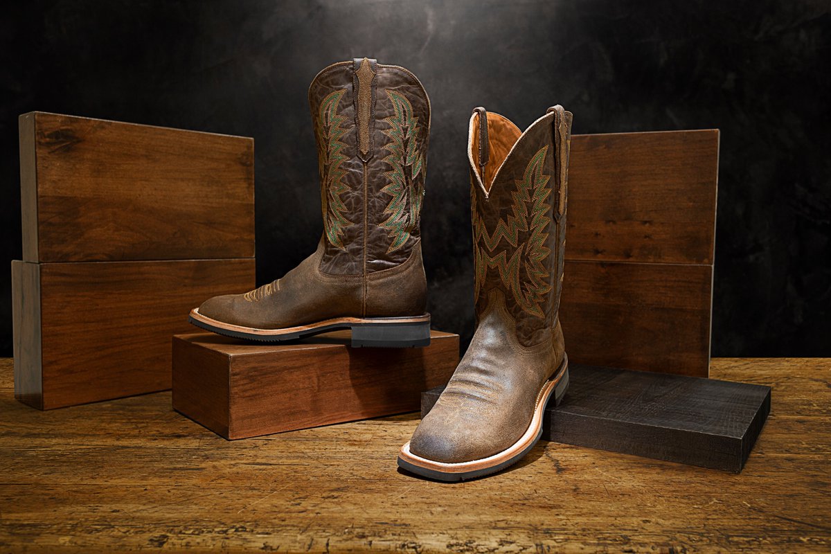 Lucchese barn boot Outlet