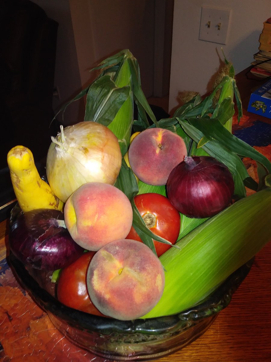 CathySaidIt's tweet photo. Had to drive through Palisade, Colorado on my way home today. It's peach and wine country, and the farms are amazing! I like to contribute and buy a little something from as many farmstands as I can. (I don't drink wine, so no wine) #PalisadePeaches #OlatheCorn https://t.co/VfFP1Kxs1F