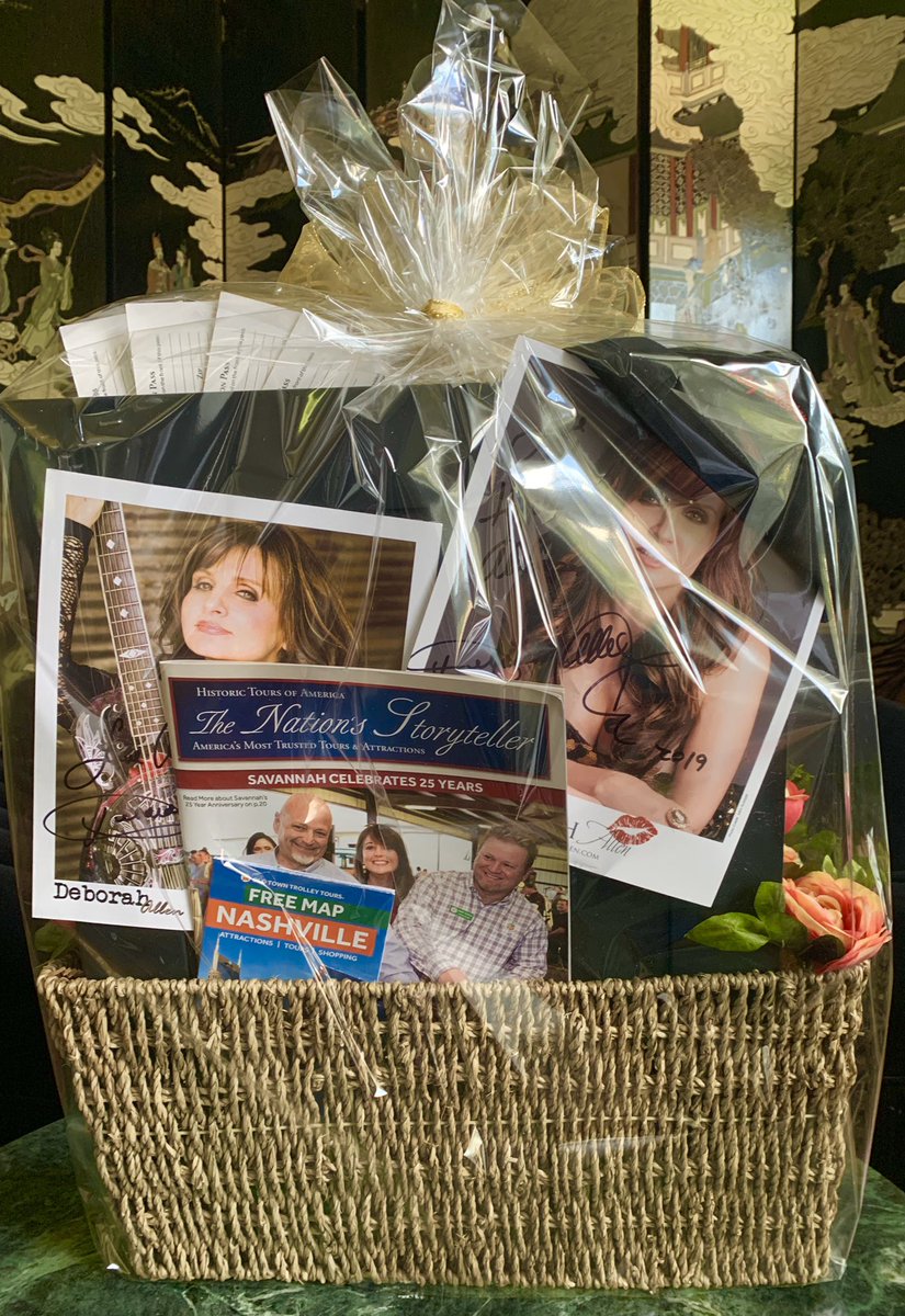 DeborahAllen3's tweet photo. ThankYou #BecisBagsAndBaskets in #MtJuliet 4the #FabulousArrangement of my #CelebrityCenterPiece for #TJMartell #CharityDinner #AuctionEvent Wed Sept 4 #TheHuttonHotel 6PM #Nashville ThankYou #LisaHarless #RegionsBank #RayStevens #CabaRay #GarthBrooks #OldTownTrolley #CMT https://t.co/6fMrO83990