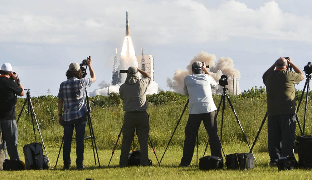 cbphoto1's tweet photo. ICYMI: Gorgeous launch of the last 'single stick' #DeltaIV rocket from Cape Canaveral Air Force Station https://t.co/EmIhQOtJJa @Florida_Today @SpaceTeam #DeltaIVMedium #brevardcounty #SpaceCoast https://t.co/dxlVsHDlms