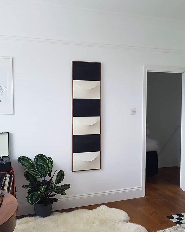 'No.1-8 Black and White' up in @hattiestewart's fabulous new pad. .
.
.
#painting #sculpture #contemporarypainting #hattiestewart #charlieoscarpatterson ift.tt/2TT2YYO
