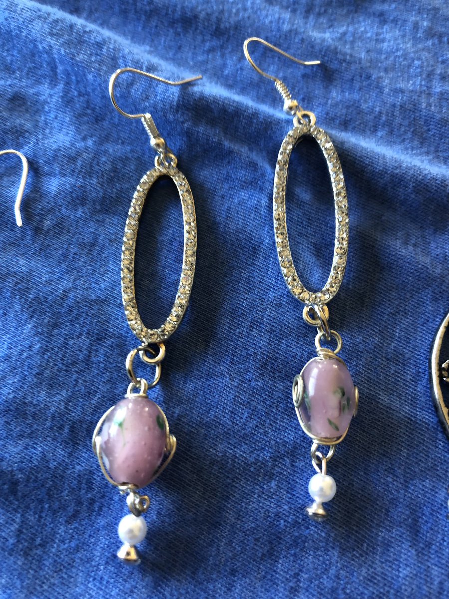 DesignsKali's tweet image. hello all! my last account got suspended, so i made this new one! i’m trying to get my art out there so please follow and share!💜⭐️🌸🌞🌲