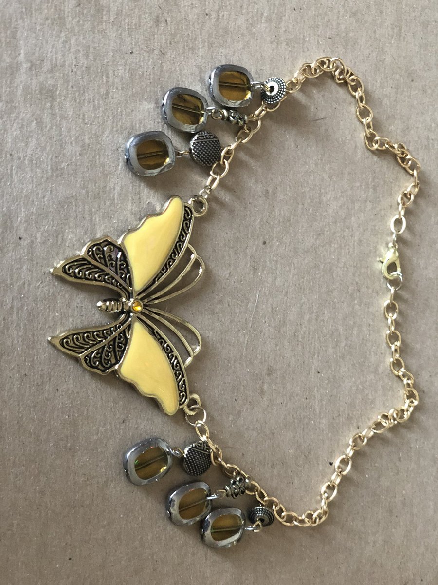 DesignsKali's tweet image. hello all! my last account got suspended, so i made this new one! i’m trying to get my art out there so please follow and share!💜⭐️🌸🌞🌲