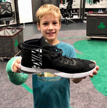 .@tackofall99's sneakers compared to the size of an average 8-year-old 🤯