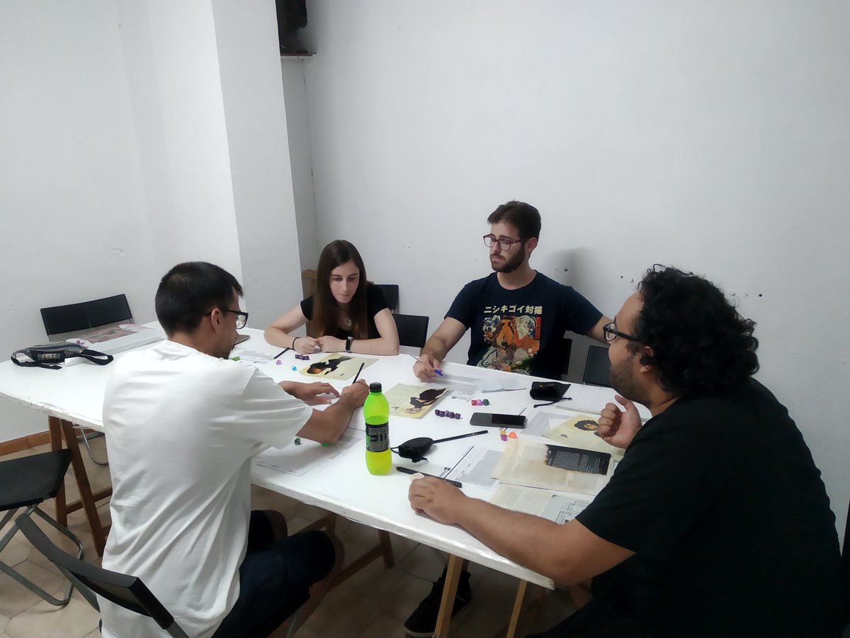 Primera partida de La semana de Lovecraft en Gen X de Cáceres de la mano de @CoponBenditu gracias a <a href="/Nosolorol/">Nosolorol</a>. Mañana seguimos de la mano de @FateRockFairy con "Recursos desesperados".