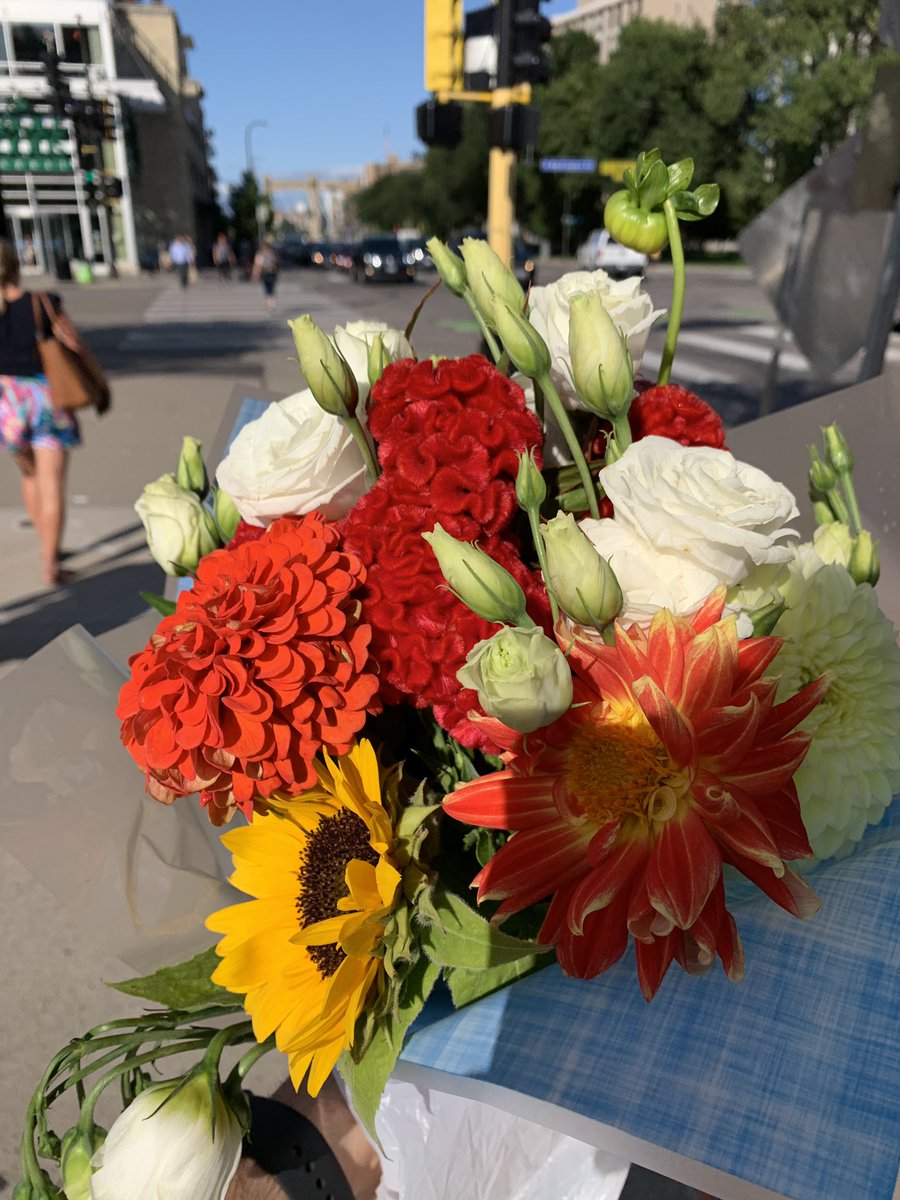 kevinmaisto's tweet photo. Bought myself some flowers from the farmers market and three people have commented “she’s going to love those” the heteronormativity is OUT today https://t.co/DyavKCpXPh