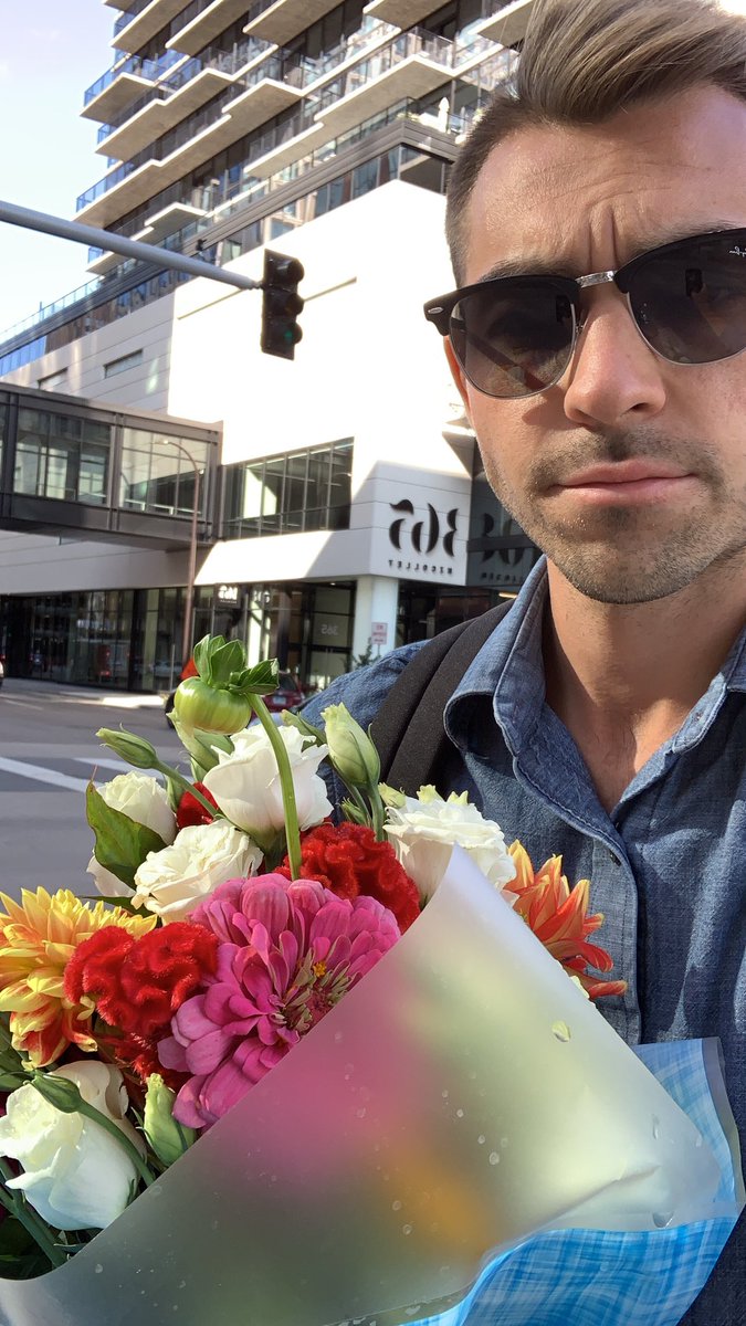 kevinmaisto's tweet photo. Bought myself some flowers from the farmers market and three people have commented “she’s going to love those” the heteronormativity is OUT today https://t.co/DyavKCpXPh