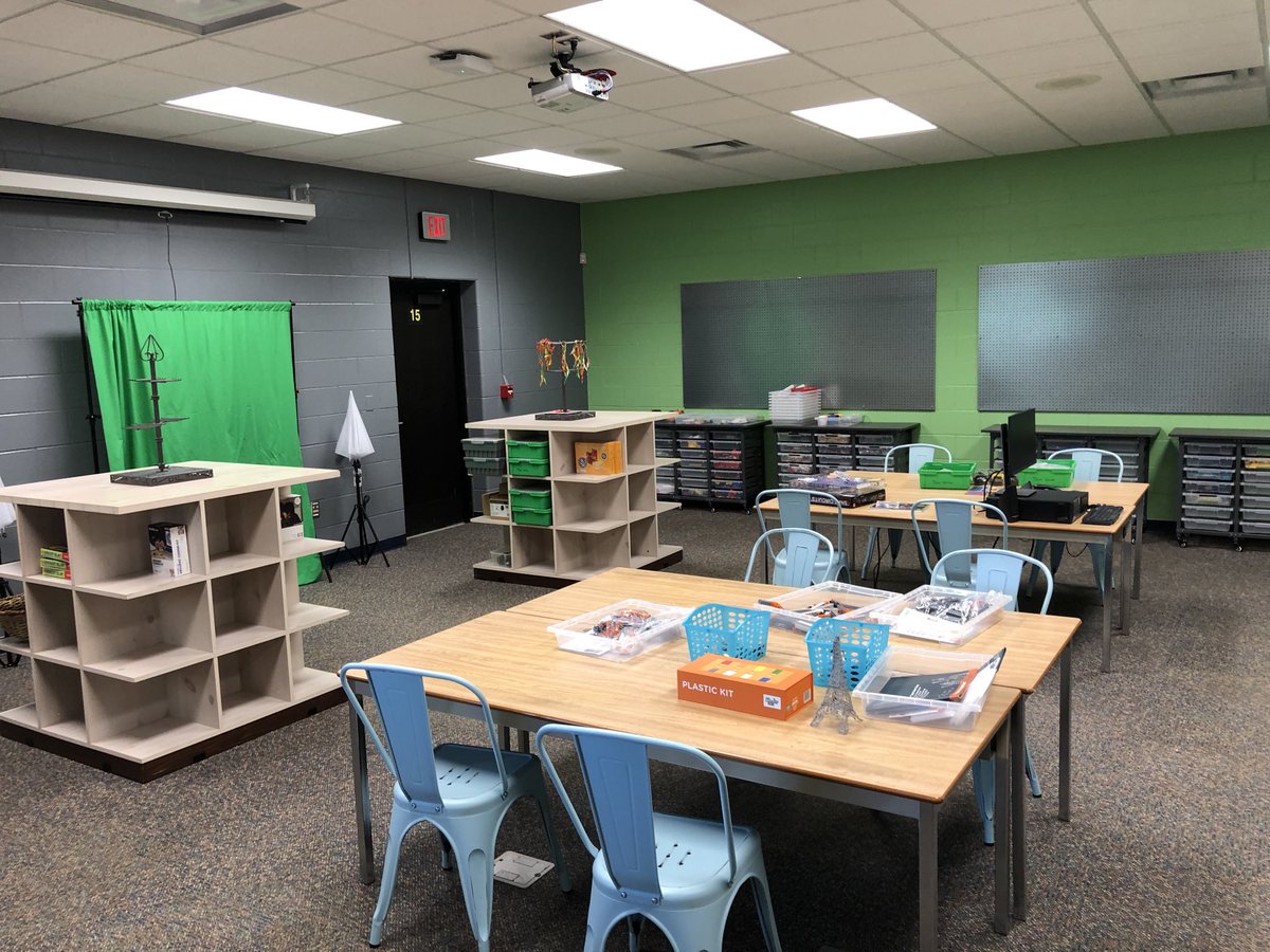 IamMikeCottone's tweet image. It’s been a busy summer for ⁦@RRalexander2⁩ as she has been converting our Media Center to a place where literacy is a priority while #MakerCenteredLearning is also nurtured. Take a peak #TroyUnion.