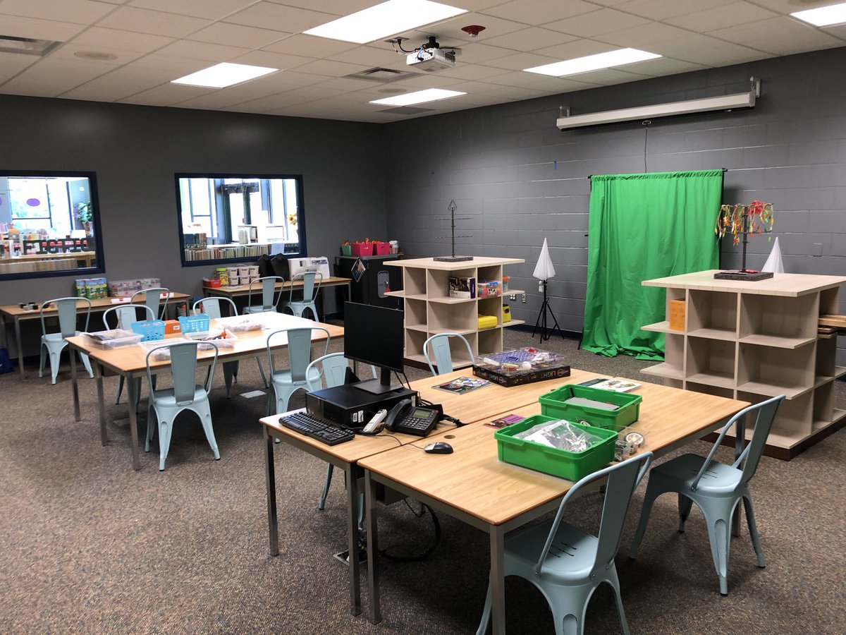 IamMikeCottone's tweet image. It’s been a busy summer for ⁦@RRalexander2⁩ as she has been converting our Media Center to a place where literacy is a priority while #MakerCenteredLearning is also nurtured. Take a peak #TroyUnion.