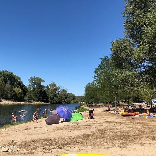 Just Pinned to Instagram <a href="/zininfrankrijk/">Zin In Frankrijk</a>: Houden jullie ook zo van kamperen aan een rivier? Het kampeerterrein van Camping La Chapoulière in de Ardèche loopt af naar de rivier de Ardèche. #ardeche #campingfrankrijk ift.tt/2NqDzVe