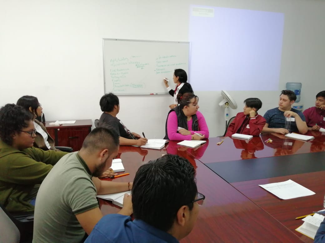 imjuvemx's tweet photo. En coordinación con la Fundación Centro Histórico, ofrecimos el “Taller de Empleo Formal para #JóvenesConstruyendoElFuturo", que les servirá para detectar sus habilidades y aptitudes, así como diseñar un buen currículum para conseguir empleo. #MesDeLaJuventud https://t.co/DLRRMdbKao