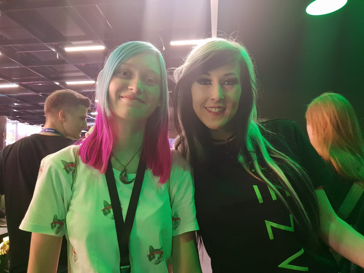 Annelle1805's tweet photo. Ich danke @MrSaltmann, @TheKedosZone und @PuschArt für den tollen Tag. Natürlich danke ich auch allen lieben Menschen vom #Bergzone Communitytreffen und besonders @GigaGrievi dafür, dass er mich zum reden gebracht hat :) https://t.co/SNLZkVnpVb