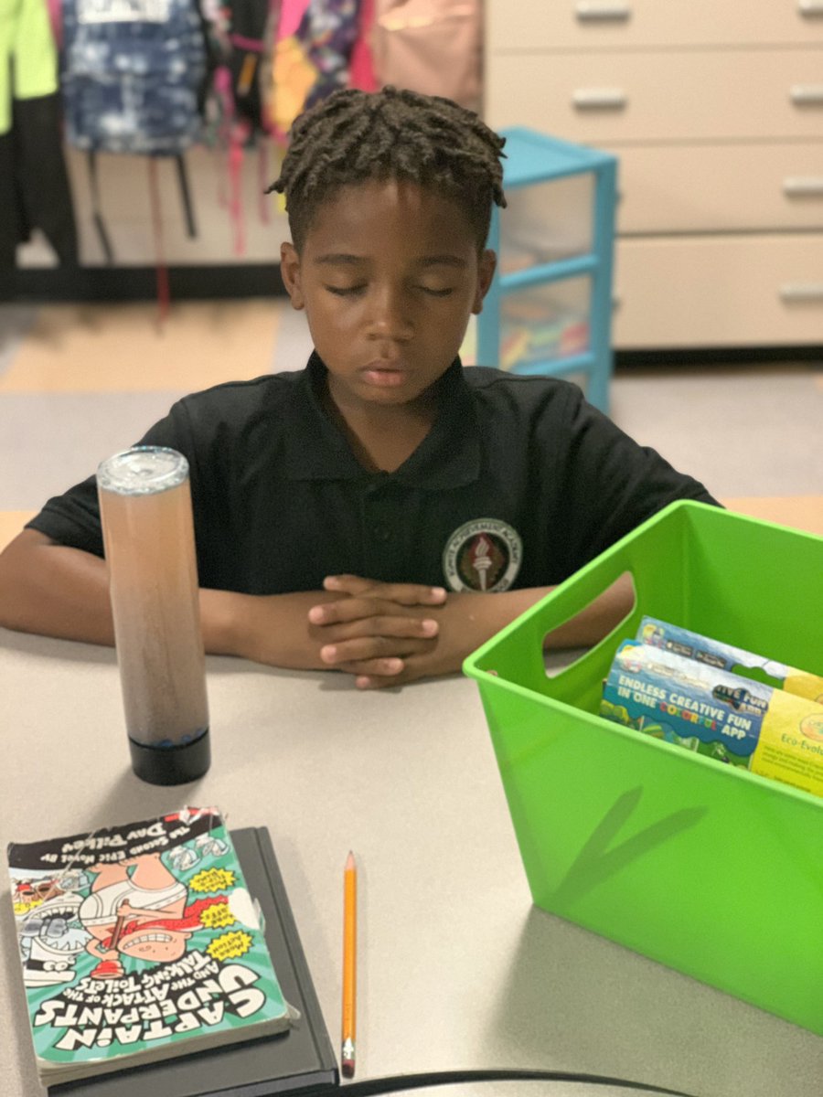igniteindy2017's tweet photo. Our scholars were cool, calm, and collected during our last #MindfulnessMoment of the day ☮️
Shout out to Ms. Jones’s 3rd class for showing us how it’s done #TheIgniteWay
#IgniteIndy #IgniteTheGenius #DiggsKids https://t.co/WpGqDM1AXi