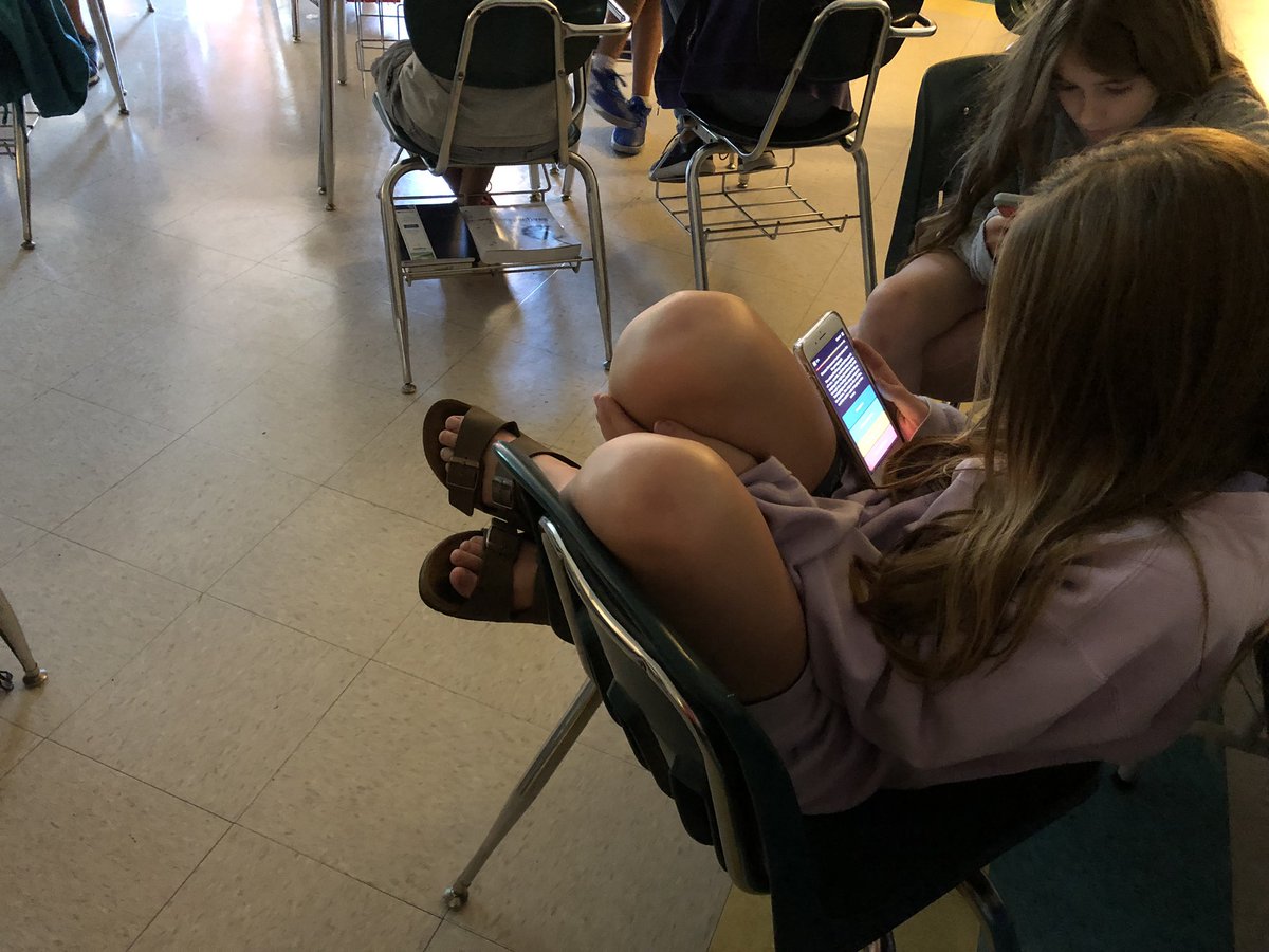 educatorwilson's tweet photo. Using @quizizz to see where we stand before our summative on text structures. I love instant feedback. #vcmsleads #6thgrade #forsythELA #forsythpln #comfyseating https://t.co/jEQTCAf4GH