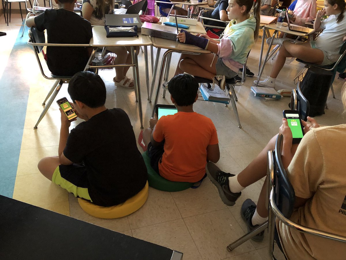 educatorwilson's tweet photo. Using @quizizz to see where we stand before our summative on text structures. I love instant feedback. #vcmsleads #6thgrade #forsythELA #forsythpln #comfyseating https://t.co/jEQTCAf4GH