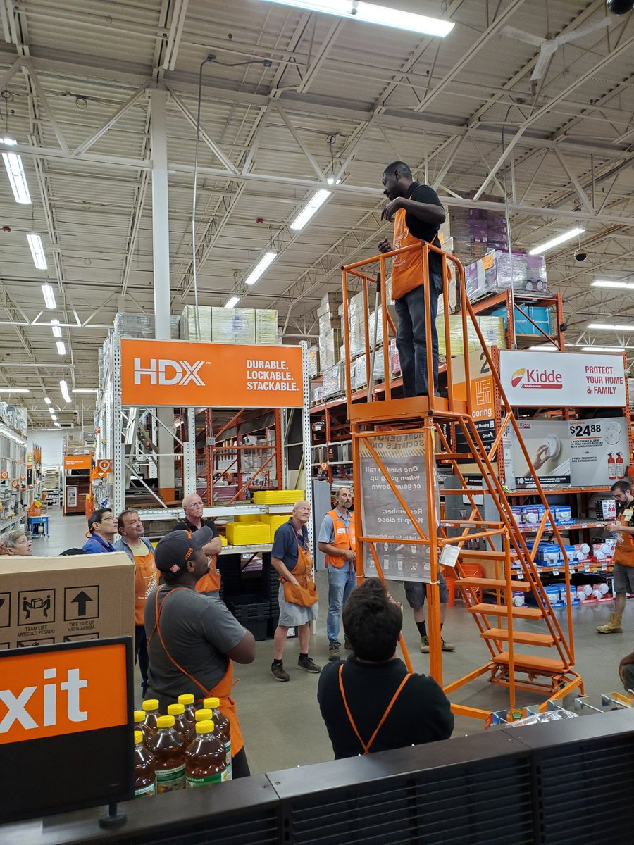 J_Waters26's tweet photo. ASM Steve going over the importance of ladder safety during our afternoon safety meeting.
@justmck18 @jennydog23 @Stephen50719218 @aj_mazzola @blondemonkey71 https://t.co/oI58I17tvI