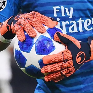 南野拓実選手　直筆サインボール 30％割引レッド系[初回限定お試し価格] 日本代表の南野選手サイン