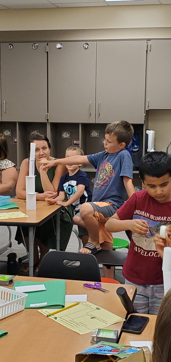 MrsRamsey_HWES's tweet photo. Curriculum night collaboration as families experienced #designthinking first hand and used the #SixHabitsofThinkers to complete a design challenge!#wegrowthinkers #theDublinDifference #schoolfamily https://t.co/6Vk7VmGVv0
