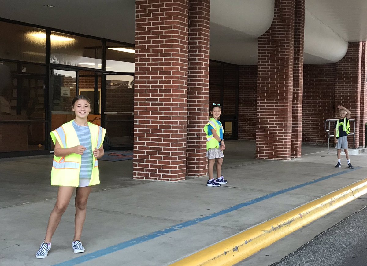 bandersonvve's tweet photo. The first team of Safety Patrol was at the ready on the second day of school!! #VVE1920 #generationserve https://t.co/10D5wYmH7g