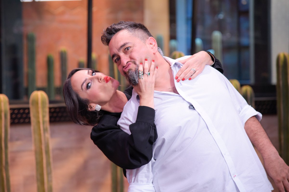 Si ya empezaste a extrañar a las #FamiliasFrenteAlFuego, este sábado podrás revivir la gran final en punto de la 1:00 p.m. #ConLasEstrellas 🔥🔥🔥