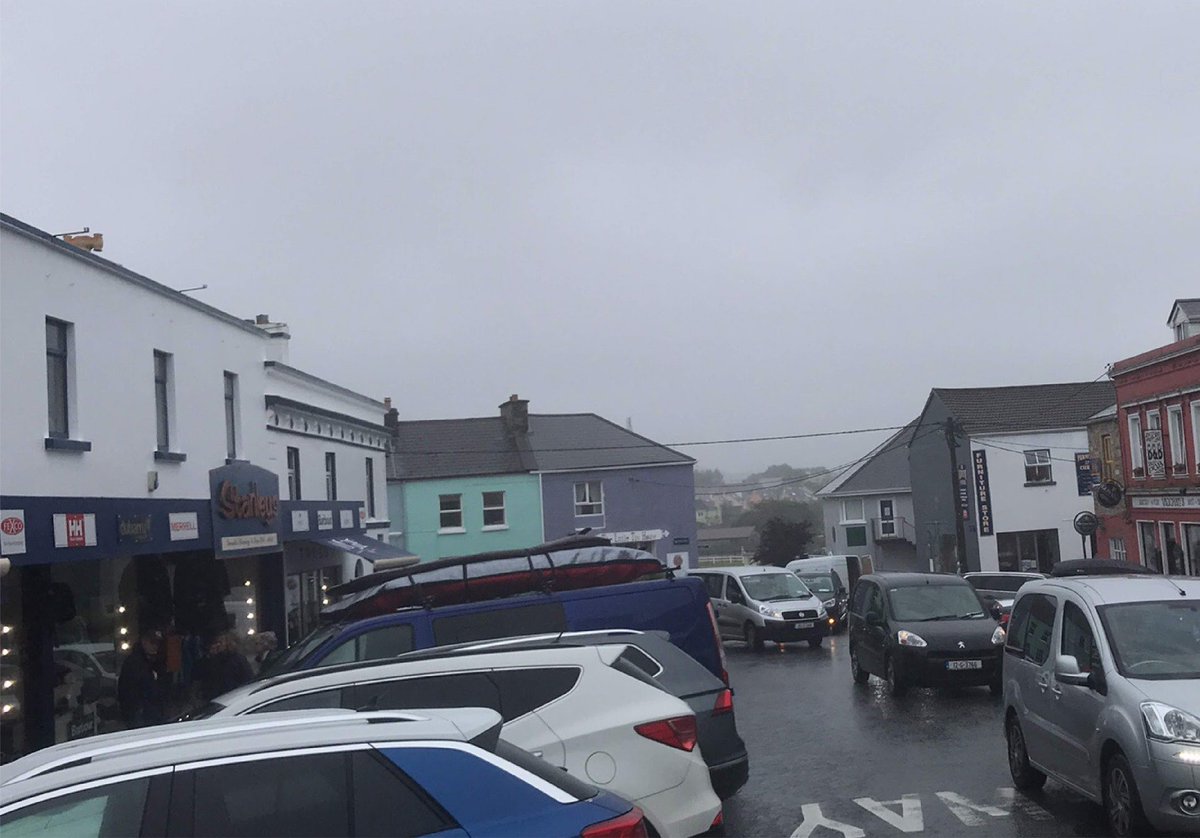 johnbreslin's tweet photo. #RePhoto today in Clifden

Left 1936 (@breslinarchive CC BY-NC-ND 4.0)
Right 2019

(Not the exact angle but as close as I could do with my iPhone FOV, and traffic!) https://t.co/WNISruchK6