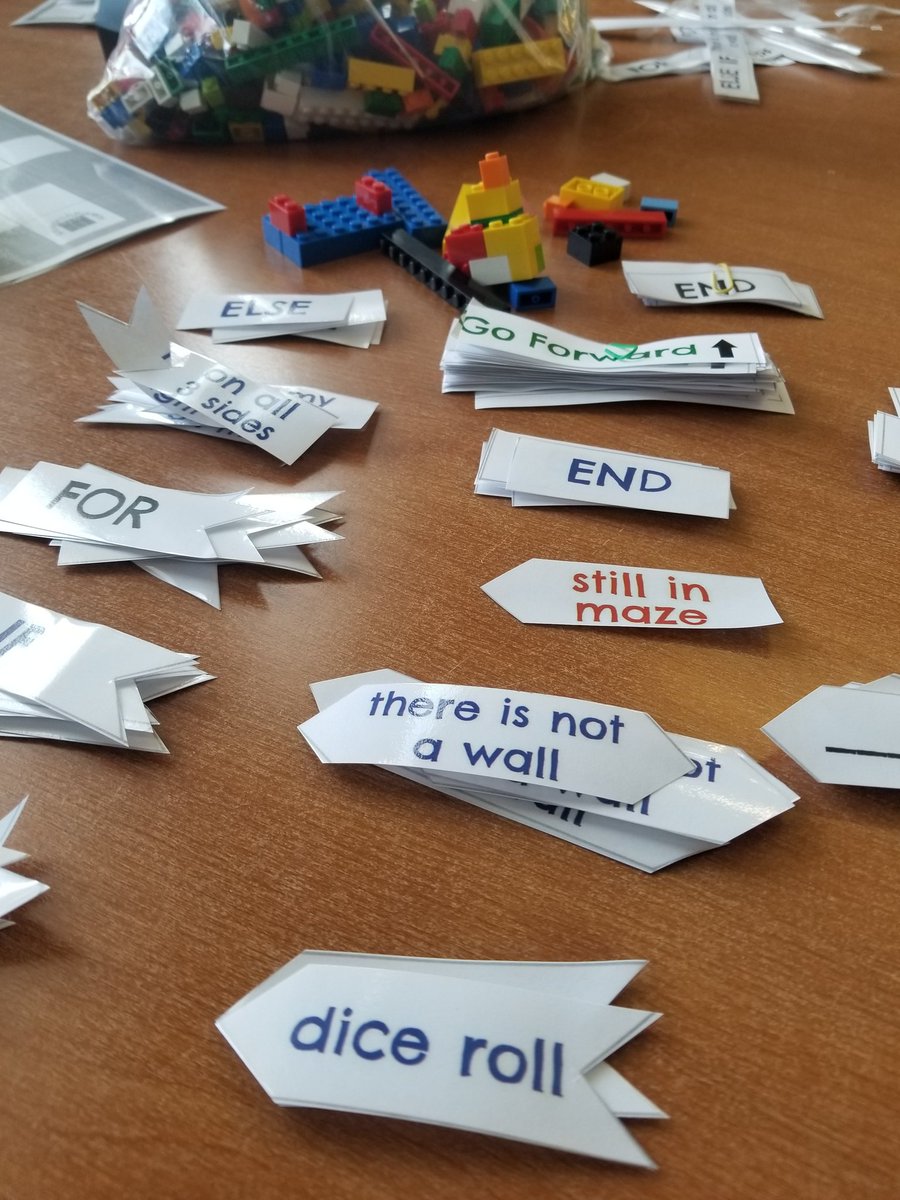 BiggTechTeacher's tweet image. I get to interact with students and their families while they try their hand at #coding with #Legos tonight.

My job is awesome. #CSforLPS  #CSforAll