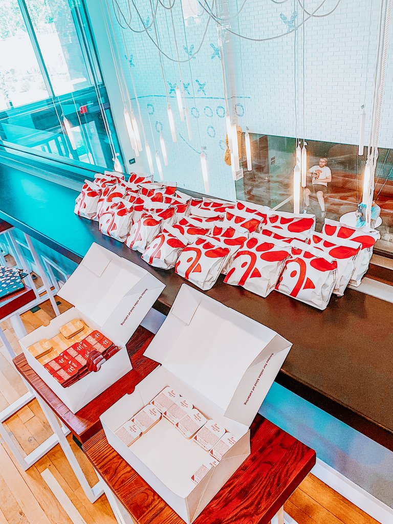 HubLansing's tweet photo. Treat others the way @chickfila treats you! 😆 Come get yours in the clubroom! 🎉
-
-
-
#HubEastLansing #msu2023 #msu2022 #msu2021 #msu2020 #hublifestyle #applyonline #chickfila #chickfiladay #freefood #freelunch https://t.co/9O7ckRWg1R
