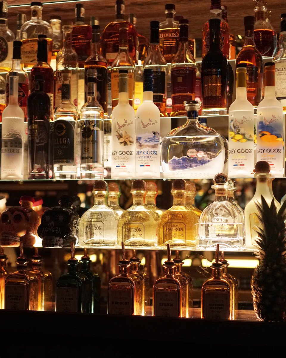 Pick your poison. 💋 #hovardalondon #almostweekend

#foods #cocktails #uk #thisislondon #londonlife #liqueur #devourpowerlondon #restaurants #forkyea #eaterlondon #cravings #foodsharing #onthetable #foodstagram #thisissoho #chinatownlondon #bar