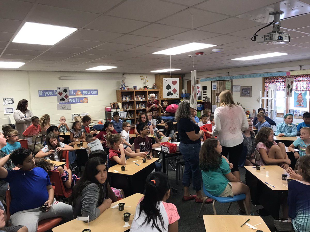 PCElemSchool's tweet photo. Learning about and planting our grow towers today at PC! #lakeviewvikes #growtower https://t.co/VpmUTntvtr