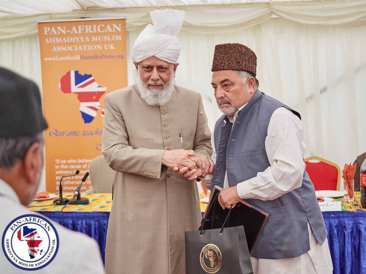 PAAMA_UK's tweet photo. Respected Mubarak Ahmad Tahir receiving the Abdur Raheem Nayyar Award 2019 from His Holiness Hazrat Mirza Masroor Ahmad for 15 years service as a teacher, principal and missionary in #SierraLeone🇸🇱 and for his continued services to #Africa as Secretary Majlis Nusrat Jahan. https://t.co/etoscIMcjQ