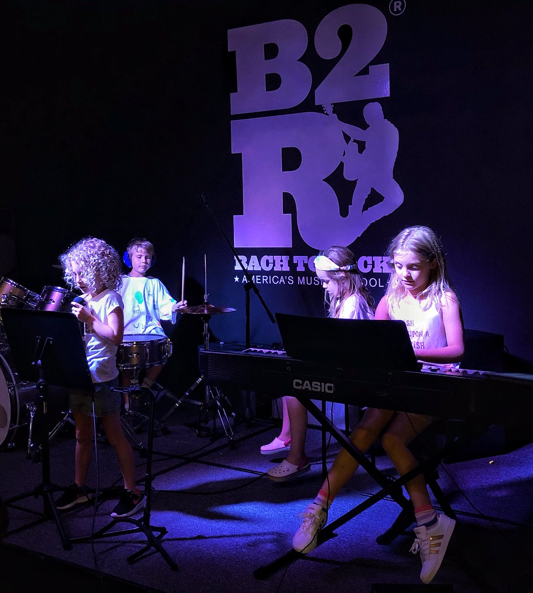 B2RNorthbrookIL's tweet photo. Candy Band rocked the house during our final week of summer camp. Thanks for rocking out with us!
#bachtorock #bach2rock #b2r #b2rnorthbrook #music #rockband #guitar #bass #vocals #vox #drums #piano #keys #ukulele #dj #beatrefinery #band #stage #livemusic #songwriting #recording https://t.co/kFst6EpIFT