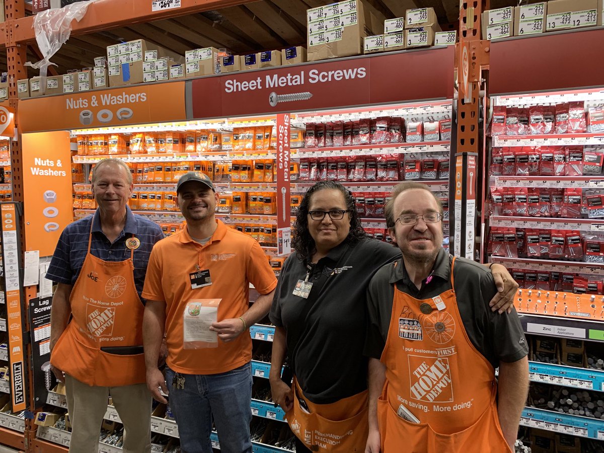 Shout out to Emilio Figueras, store 3306 for an awesome looking Crown Bolt set. Keep up the great work.