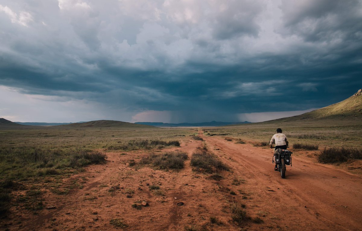 FatbackBikes's tweet photo. "Prolonged #endurance tames the #bold." - Lord Byron.

Our #Fatback #Corvus FLT off somewhere in South Africa.

https://t.co/6v9g4j6fnY

#adventure #travel #fatbike #getoutside #explore #storm #dirt #bikepacking #mtb #mountainbike https://t.co/B48JI9EgHw
