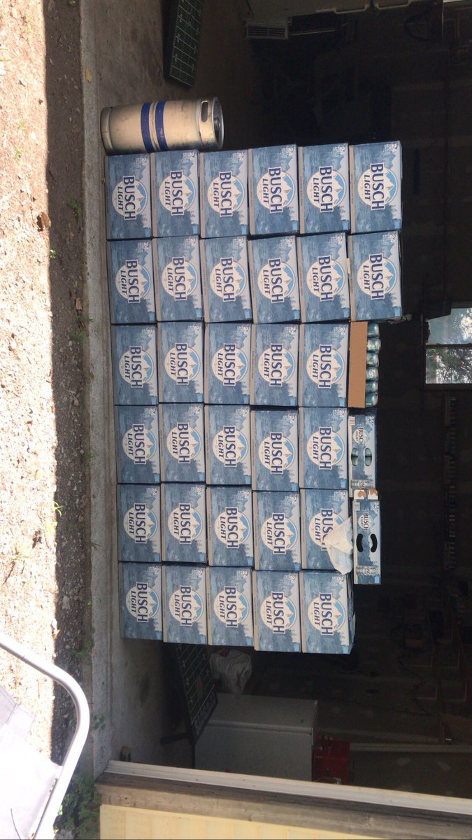 kaitykane's tweet photo. My hubbys ball team loves the @BuschBeer  🙌🏻 #acorns #portelgin https://t.co/kVEQM9ssxB