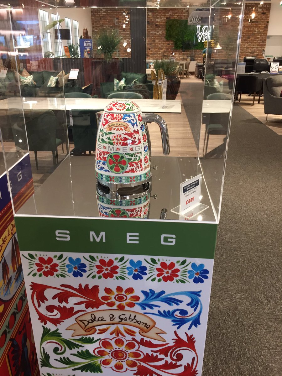 robcullen79's tweet image. I bet @WayneLawlor has one of these kettles €449 for a kettle !!!