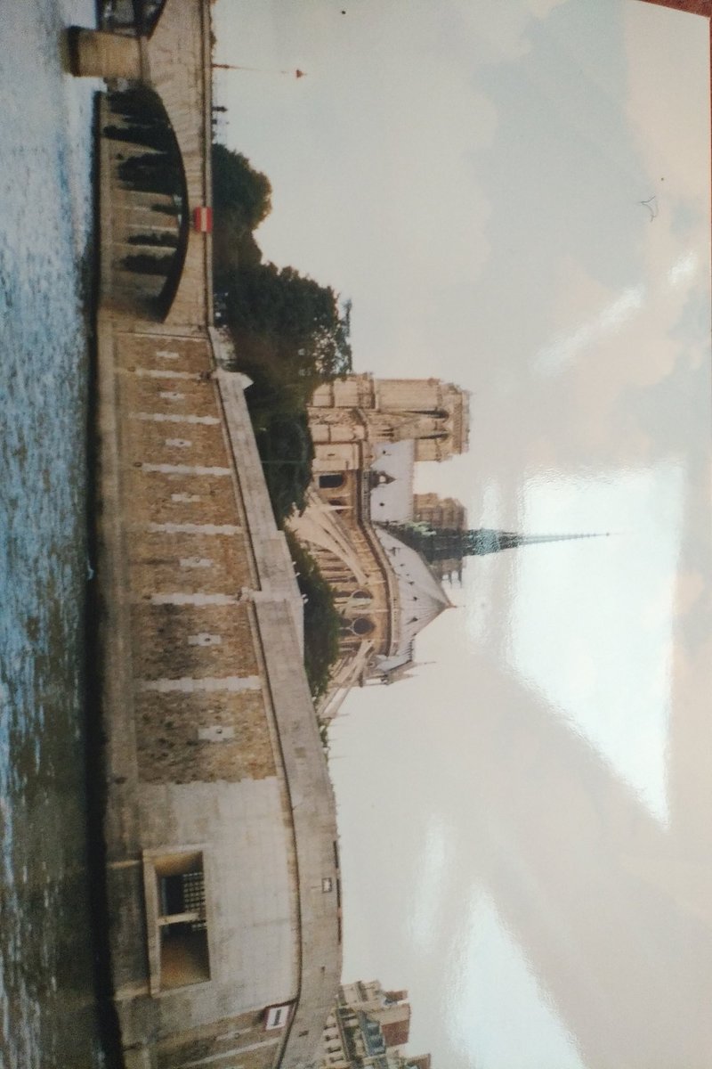 LeVesinet78's tweet photo. Notre Dame il y a à peine 10 ans... https://t.co/kVSY9m2iCc