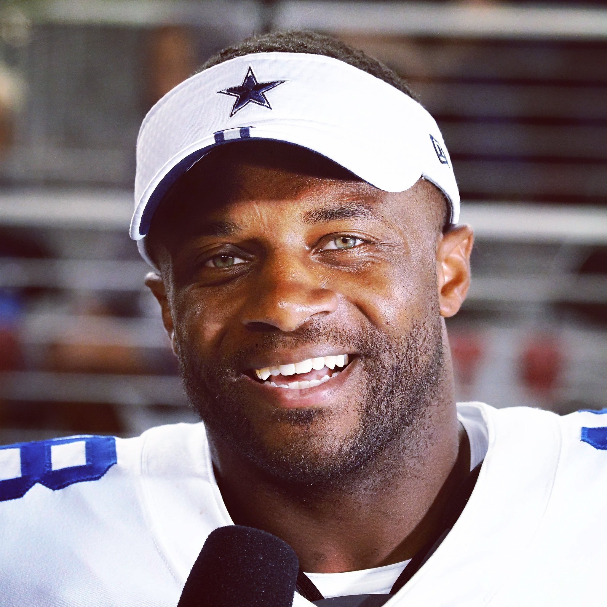 Happy birthday to Dallas Cowboys wide receiver, Randall Cobb! 
