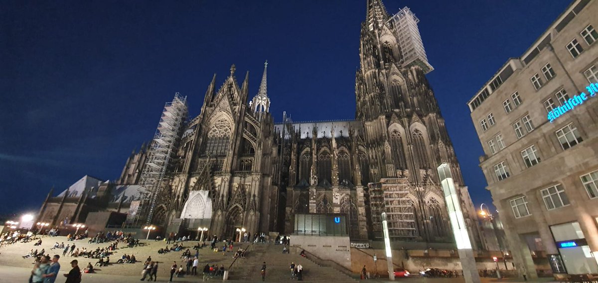 telefonzelle97's tweet photo. Den Abend genießen 😎
#Köln #gamescom2019 https://t.co/P6tskdpWhf