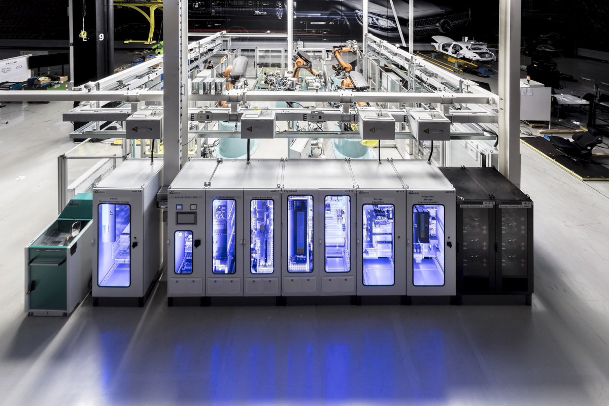 SiemensCzech's tweet photo. Minulosti i současnosti vévodí střídavý proud. Ale stejnosměrná konkurence začíná z jeho království ukrajovat. Experimenty ukazují, že svým pánům dokáže přinést značné úspory. Stejnosměrná budoucnost výroby se jeví čím dál pravděpodobnější. #visionsmag https://t.co/hiYnMxqJxh https://t.co/J48XtLqifE