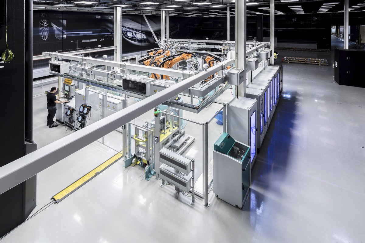 SiemensCzech's tweet photo. Minulosti i současnosti vévodí střídavý proud. Ale stejnosměrná konkurence začíná z jeho království ukrajovat. Experimenty ukazují, že svým pánům dokáže přinést značné úspory. Stejnosměrná budoucnost výroby se jeví čím dál pravděpodobnější. #visionsmag https://t.co/hiYnMxqJxh https://t.co/J48XtLqifE