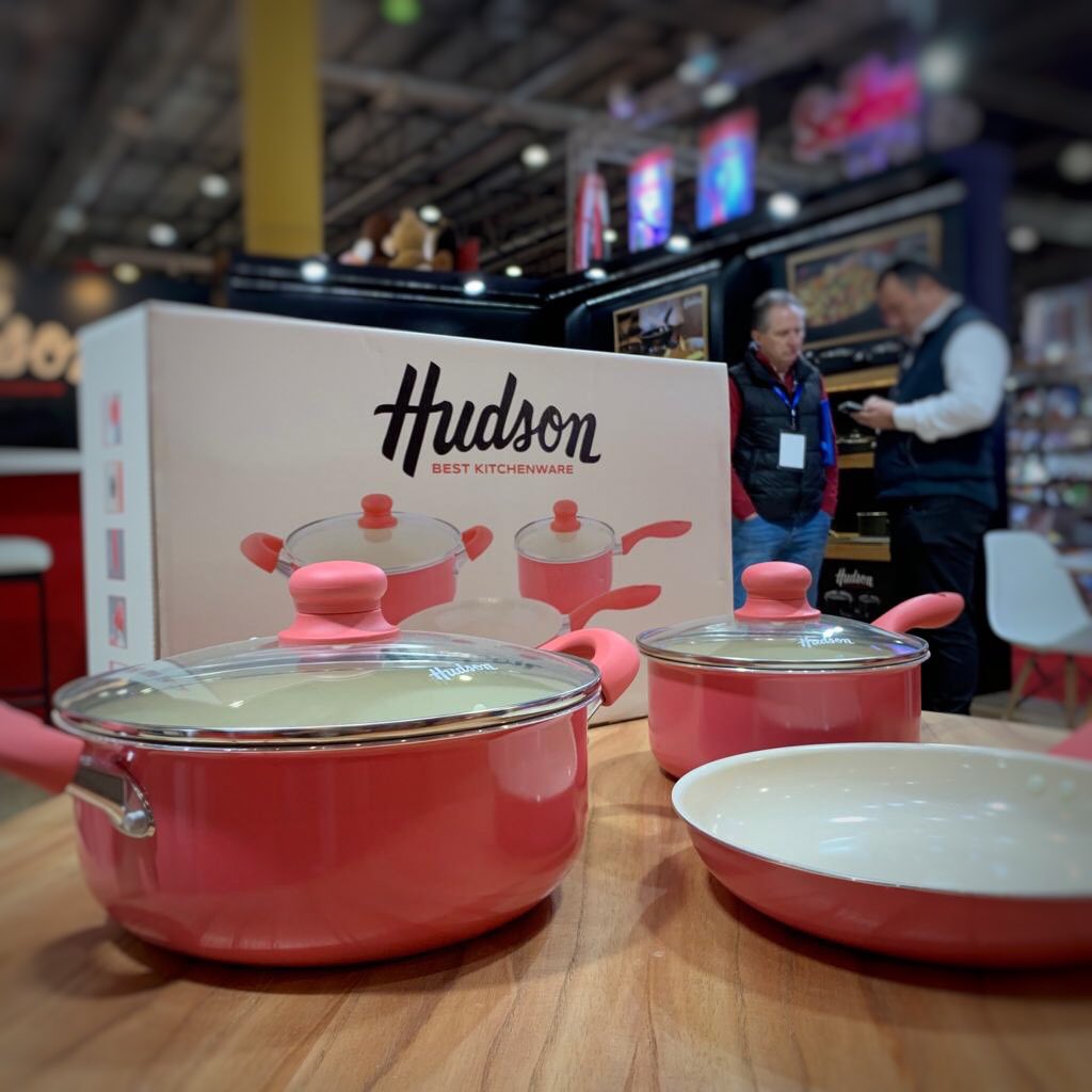 HudsonKitchen_'s tweet photo. Ayer comenzó la @expopresentes y aquí les mostramos algunas de nuestras novedades 🥰🤩

#HudsonEnPresentes #HudsonEnTuCocina #PRM19 #ModoPresentes https://t.co/evpAVy0cFY