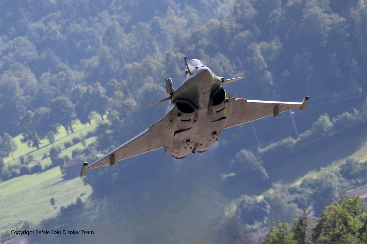 Après les montagnes suisses, nous prenons la direction des Hauts de France et du plat pays. Le rendez-vous est donné le Dimanche 25 Aout sur l'aéroport d'Albert-Picardie. 
Plus d'informations sur notre site internet rafalesolodisplay.com/envol-vers-la-…
#Rafale