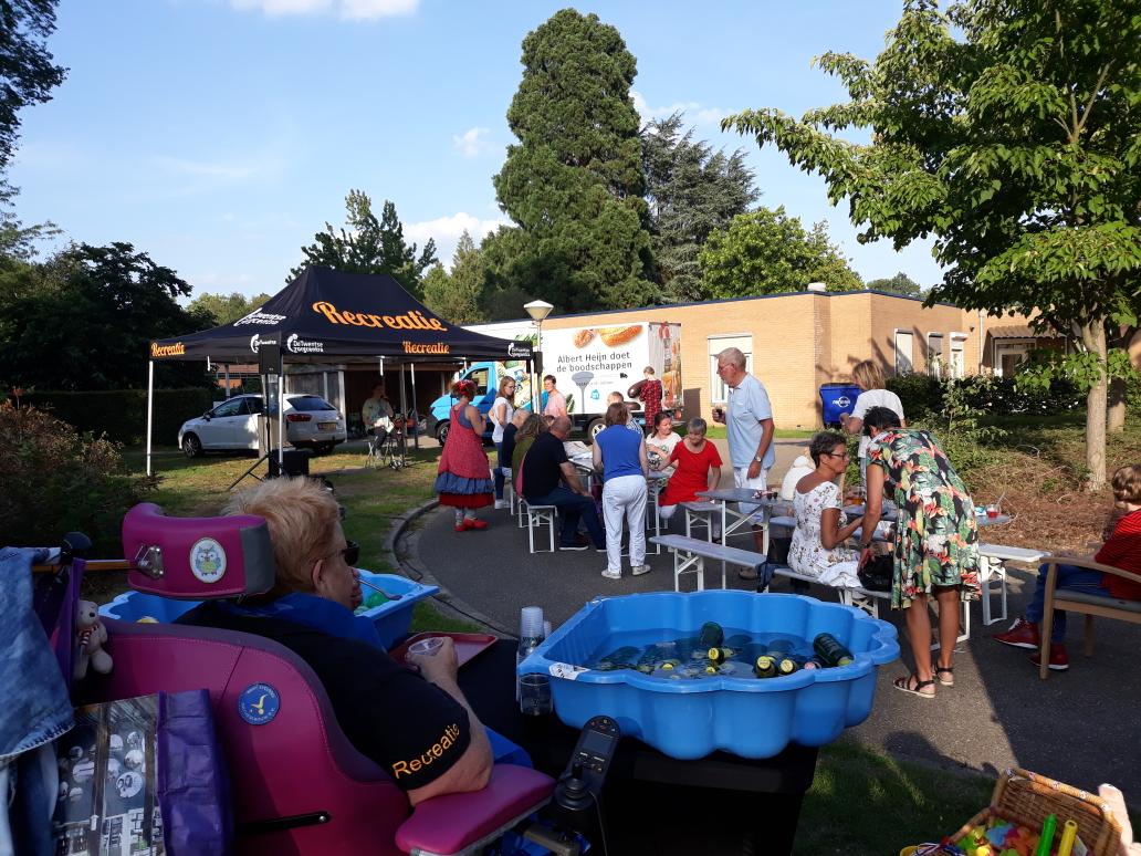 GVeldscholte's tweet photo. @DTZC Laatste buurtfeest op 't Bouwhuis erg gezellig. https://t.co/mzqfxGVssq