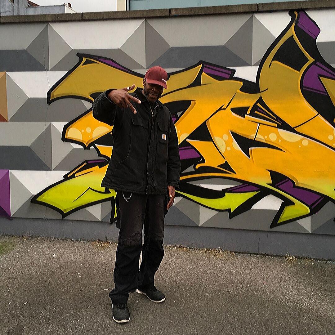 BackBoneRecUK's tweet image. Throwback to @onekinsman hanging out with the very talented Soker 👊🏾 Big respect.

#throwbackthursday #graffitti #streetart #bristollife