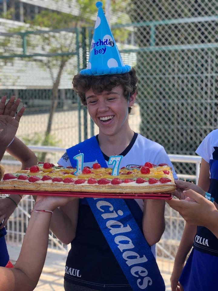 ClubPatiPalma's tweet photo. #clasesCPP

I Campus de Verano Club Patí Palma

Hoy aparte de aprender infinidad de técnicas de patinaje y de temas como psicología deportiva y demás, hemos celebrado un 17 cumpleaños de uno de nuestros deportistas

Felicidades Raúl! https://t.co/hCSkyDTBPh