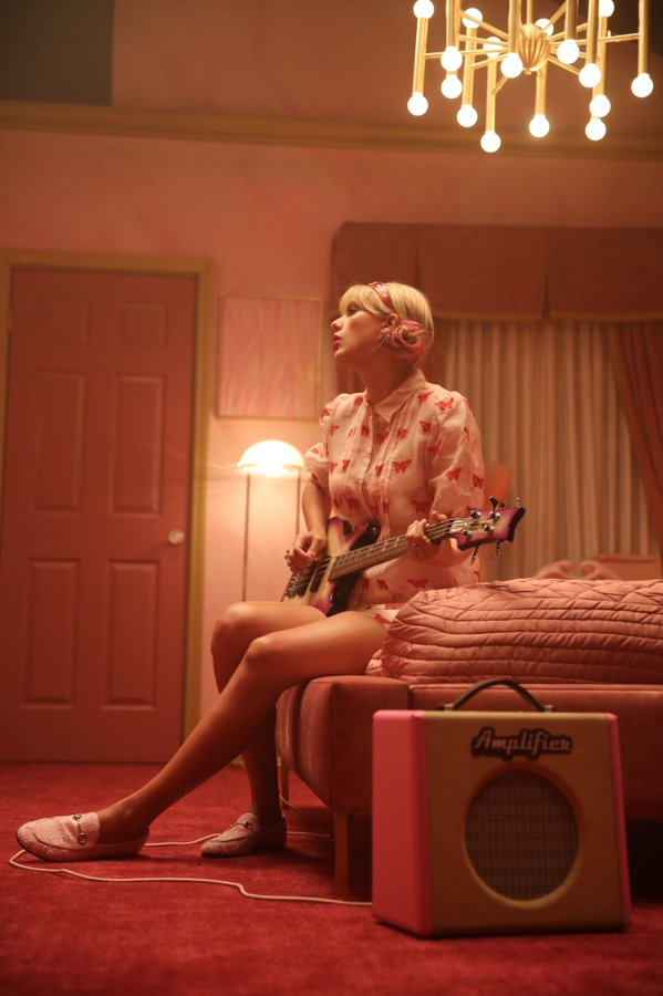 dannysthilld's tweet photo. Taylor é uma artista completa de compositora,atriz,cantora  e etc,ela é sem limite e é isso que me encanta nela.Ela não tem medo de se arriscar,de encara desafios fora da música.Taylor é dona de um império.
#LoverStreamingparty #LoverIn2Days 

#QuintaDetremuraSDV https://t.co/BWxOlg9uOR