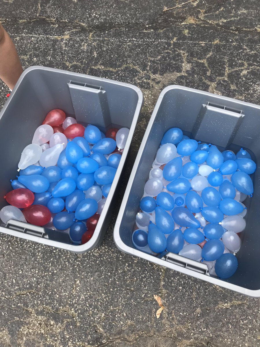 MSOEWVB's tweet image. Uh oh...... #WaterFight #h20dodgeball #reactiontraining