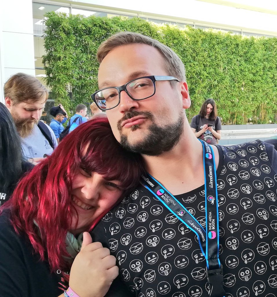 Aniinschen's tweet photo. Heute hat sich mein Wunsch erfüllt @PhunkRoyaI persönlich treffen zu dürfen und etwas quatschen zu können.
Es war so wunderschön und sehr emotional für mich. Vielen Dank für deine warmen und herzlichen Worte ❤️😍 #mopsgeschwader #mopspapa https://t.co/6hdXXYrNqG
